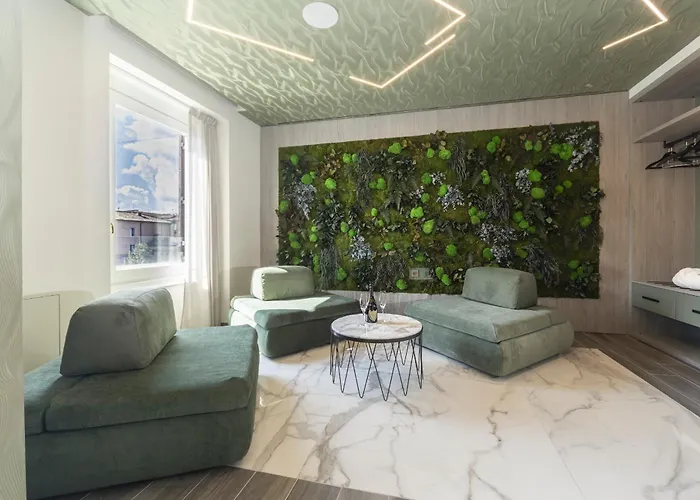 Oda ve Kahvaltı Tritone Luxury Piazza Del Popolo Roma