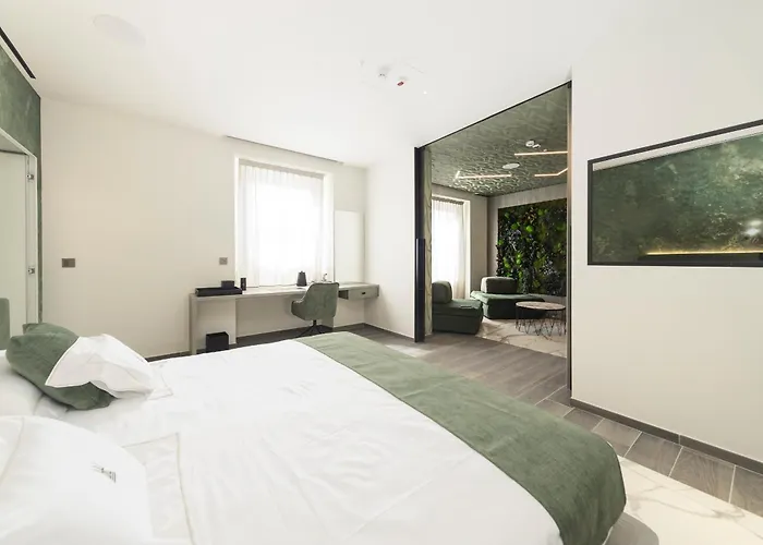 Tritone Luxury Piazza Del Popolo Oda ve Kahvaltı Roma